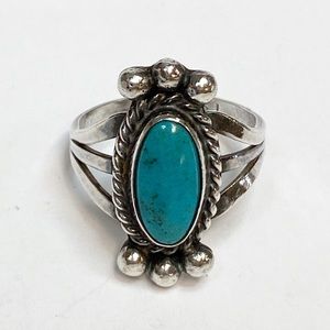 Vintage Silver And Turquoise Ring Sz 7.5